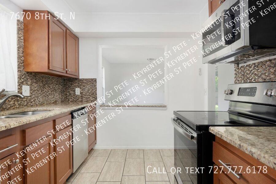 7670 7670 8th St. N - Photo 7 of 30