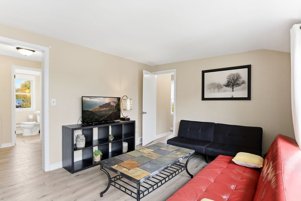 903 Manomin Ave #2UPPERFL - Photo 3 of 9