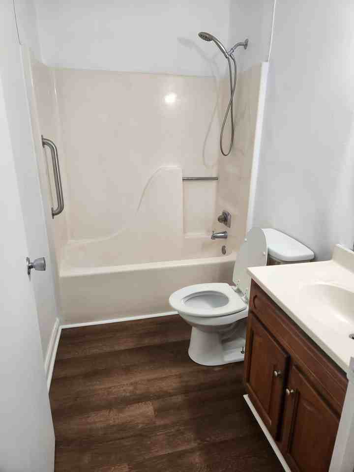 712 W Tyler St #NA - Photo 5 of 6