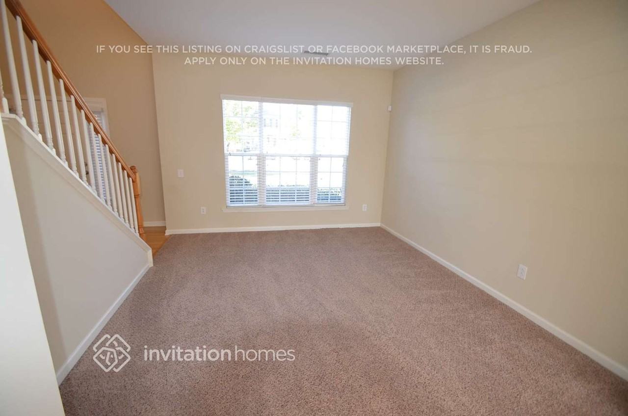 10828 Fountaingrove Drive - Photo 2 of 9