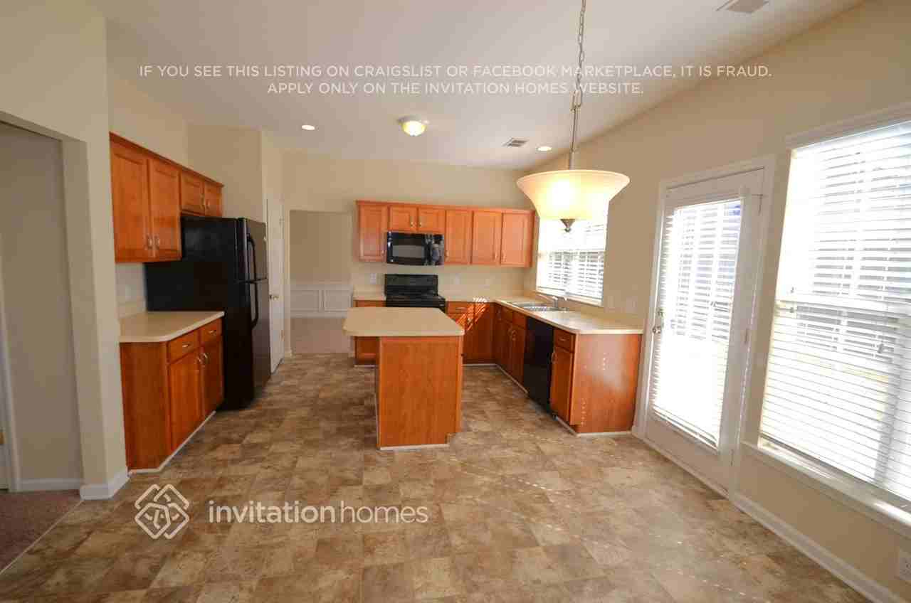 10828 Fountaingrove Drive - Photo 5 of 9