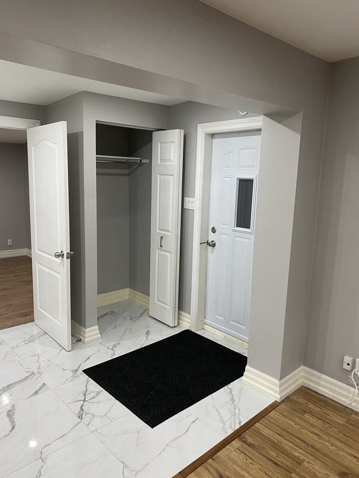 311 Dundas Street East - Photo 2 of 6