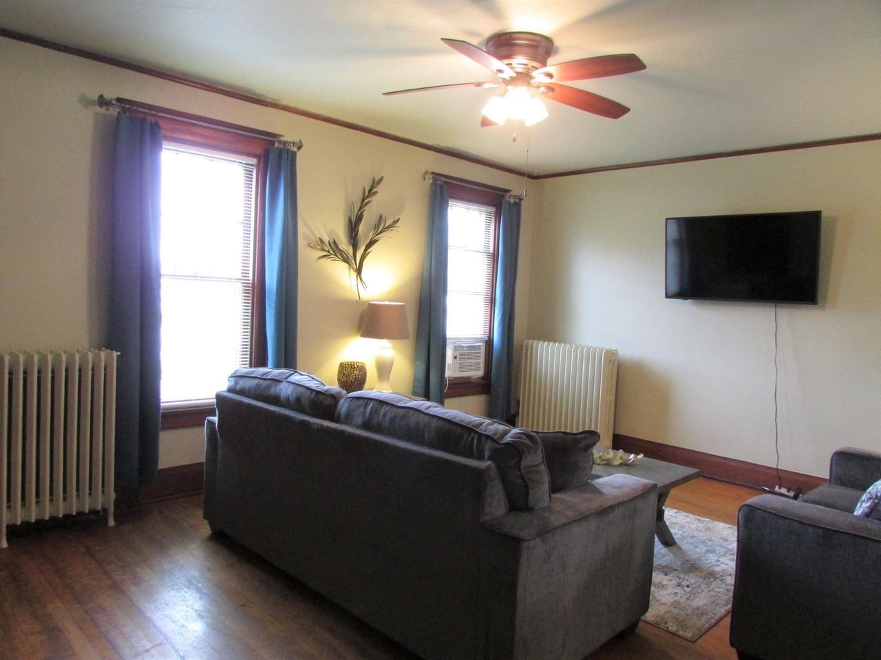 1611 1/2 Hammond Ave - Photo 3 of 23