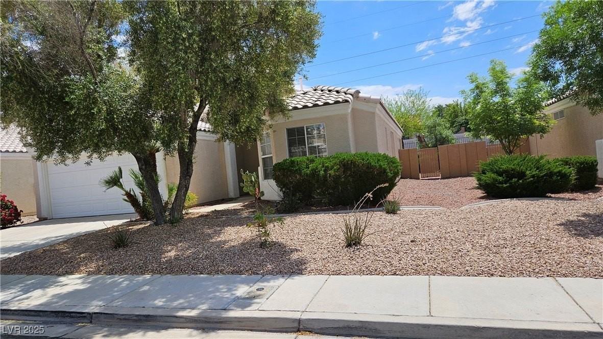 2535 New Salem Avenue - Photo 2 of 21