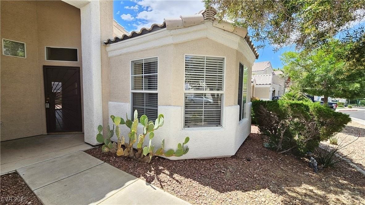 2535 New Salem Avenue - Photo 4 of 21