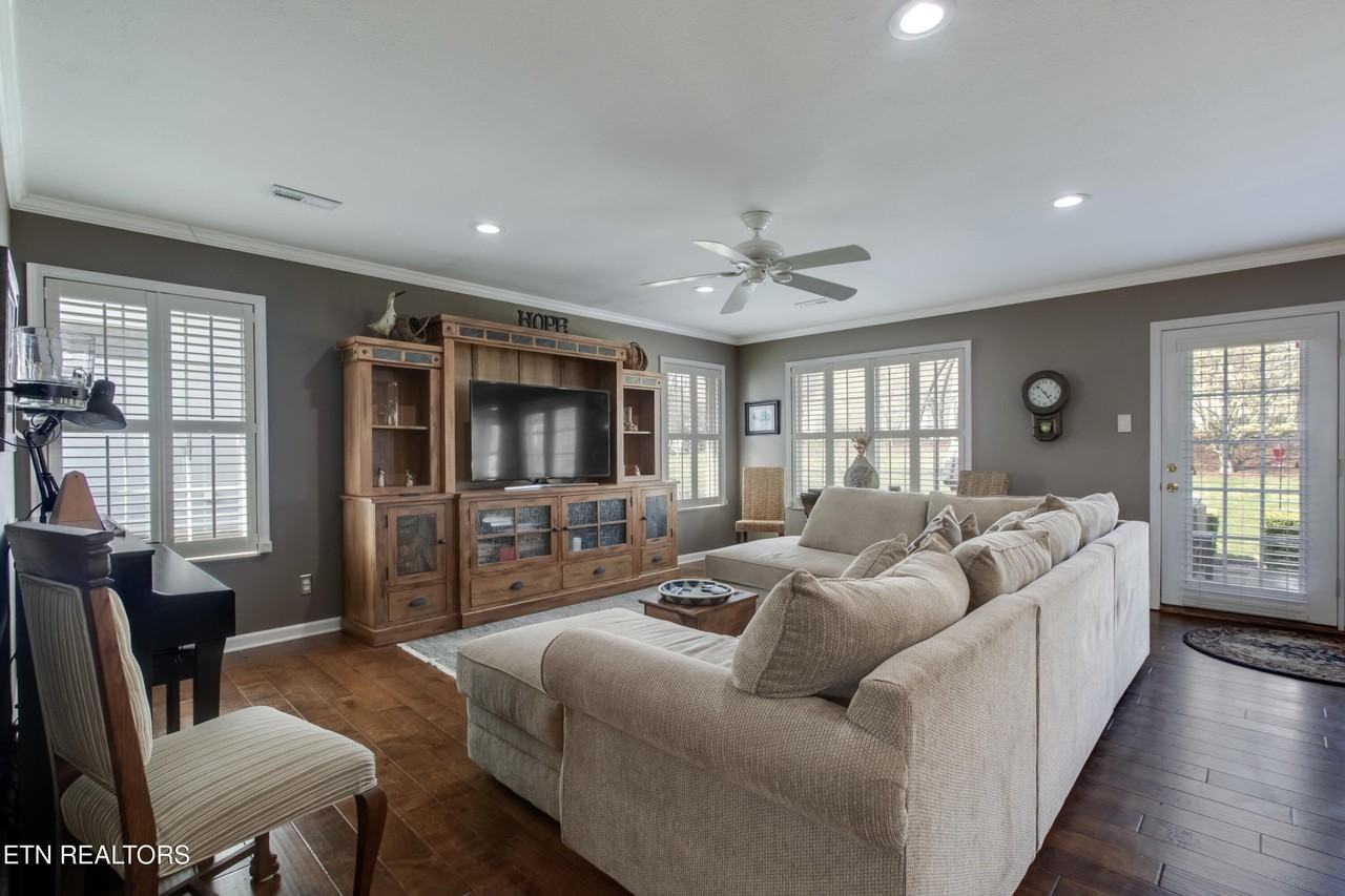 116 Heron Ct - Photo 5 of 34