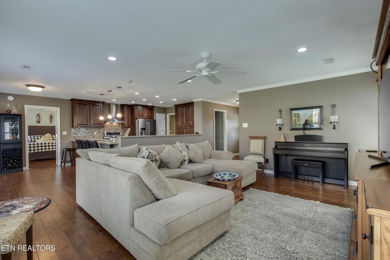 116 Heron Ct - Photo 7 of 34