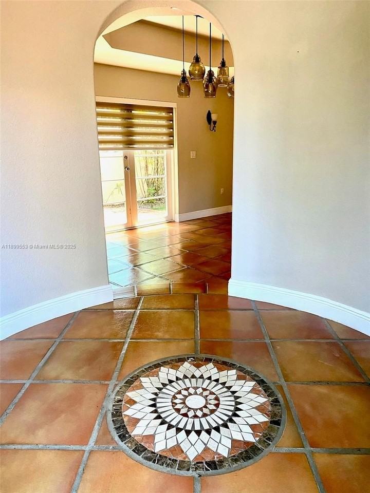 16208 Nw 83rd Pl #0 - Photo 4 of 33