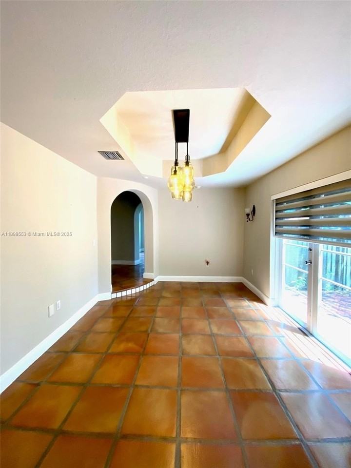 16208 Nw 83rd Pl #0 - Photo 7 of 33