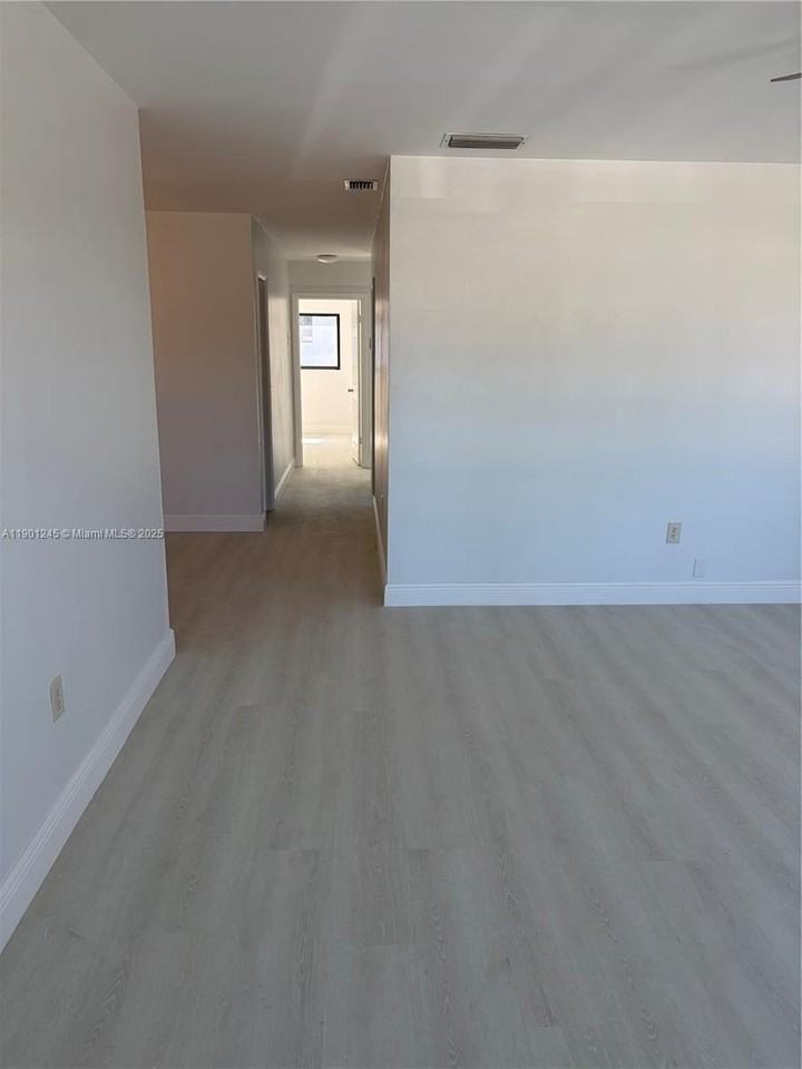 220 Sw 7th St #8 - Photo 7 of 13