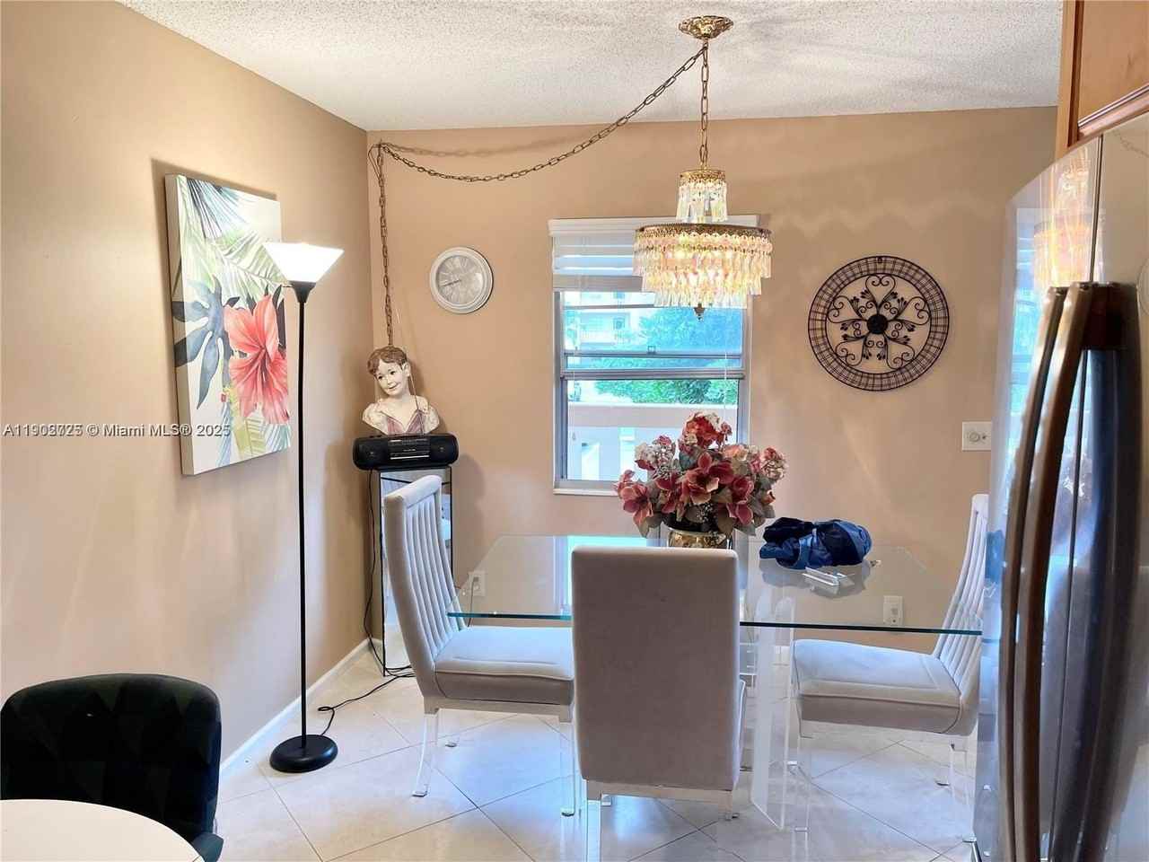 2042 Newcastle C #2042 - Photo 3 of 25