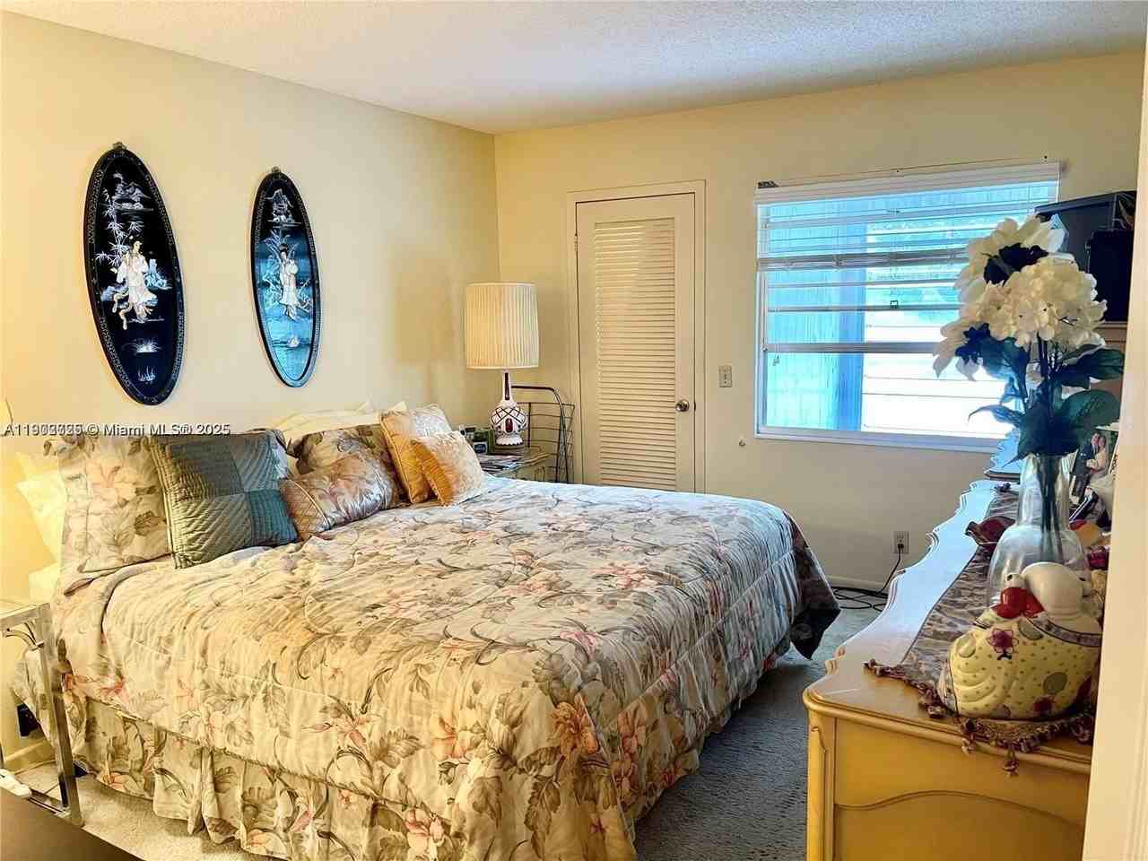 2042 Newcastle C #2042 - Photo 7 of 25