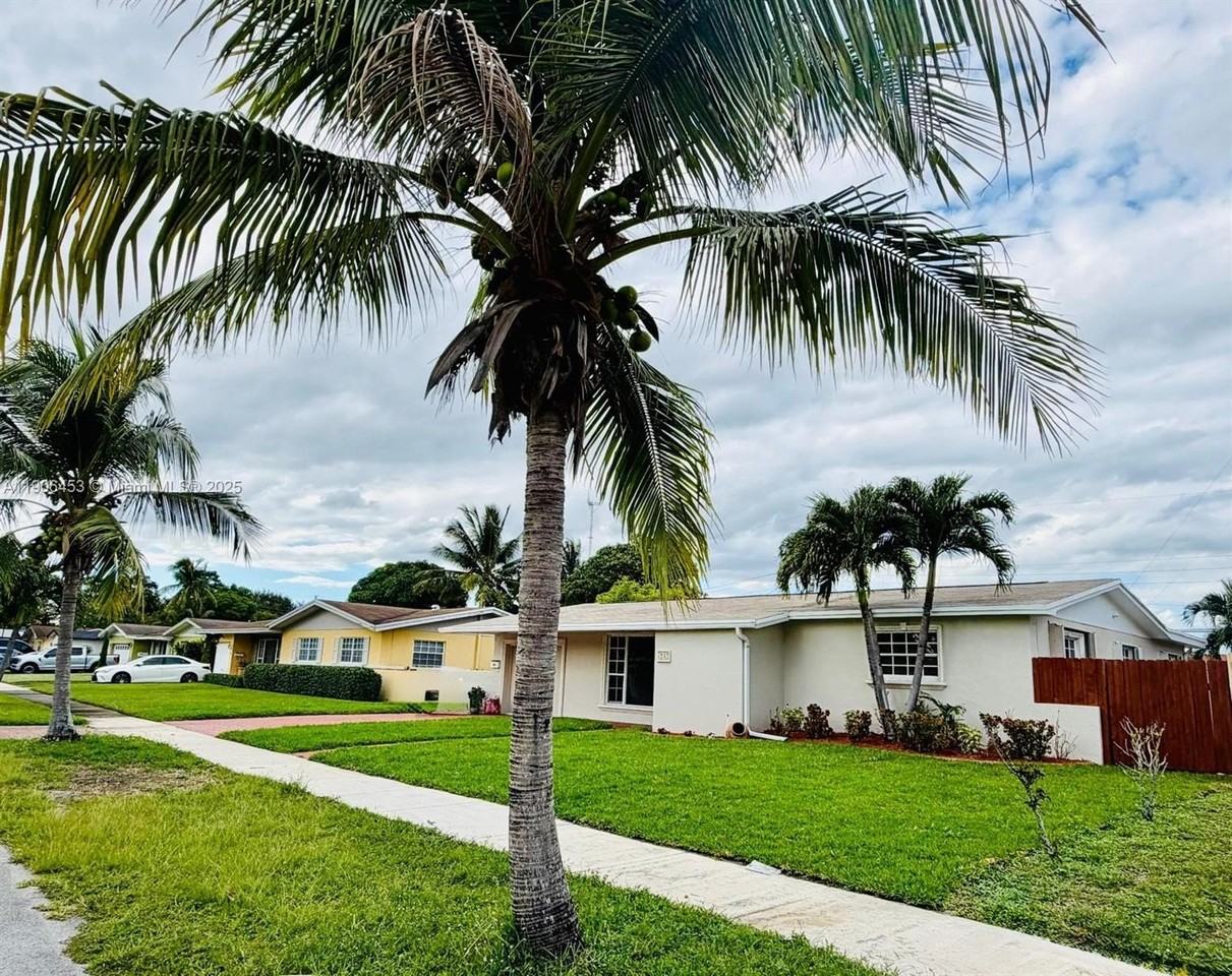 515 Nw 202nd Ter - Photo 2 of 19