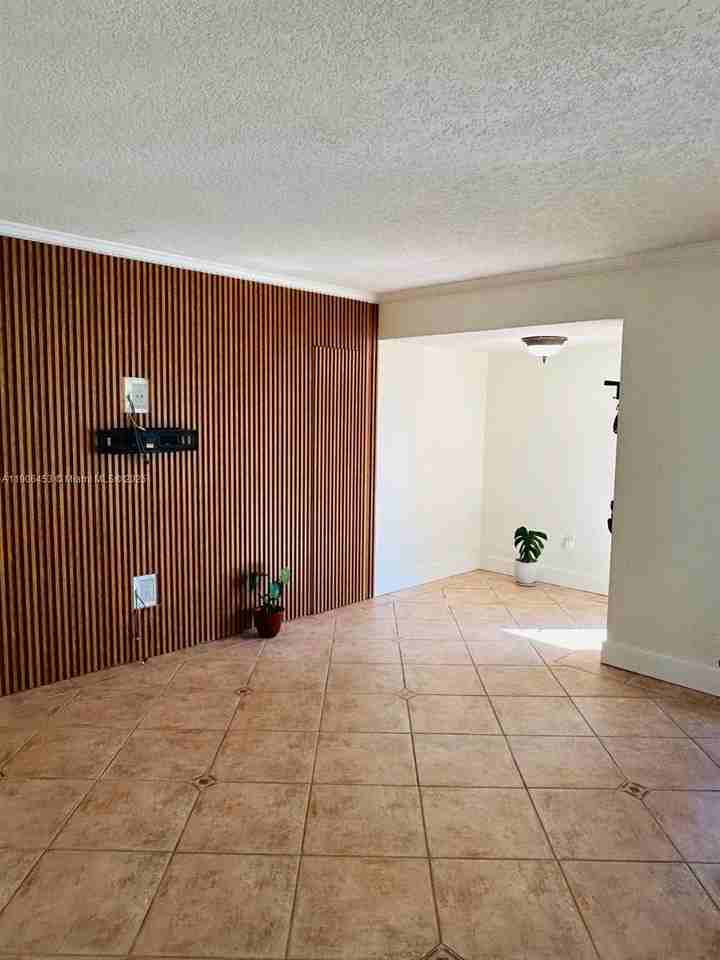 515 Nw 202nd Ter - Photo 4 of 19