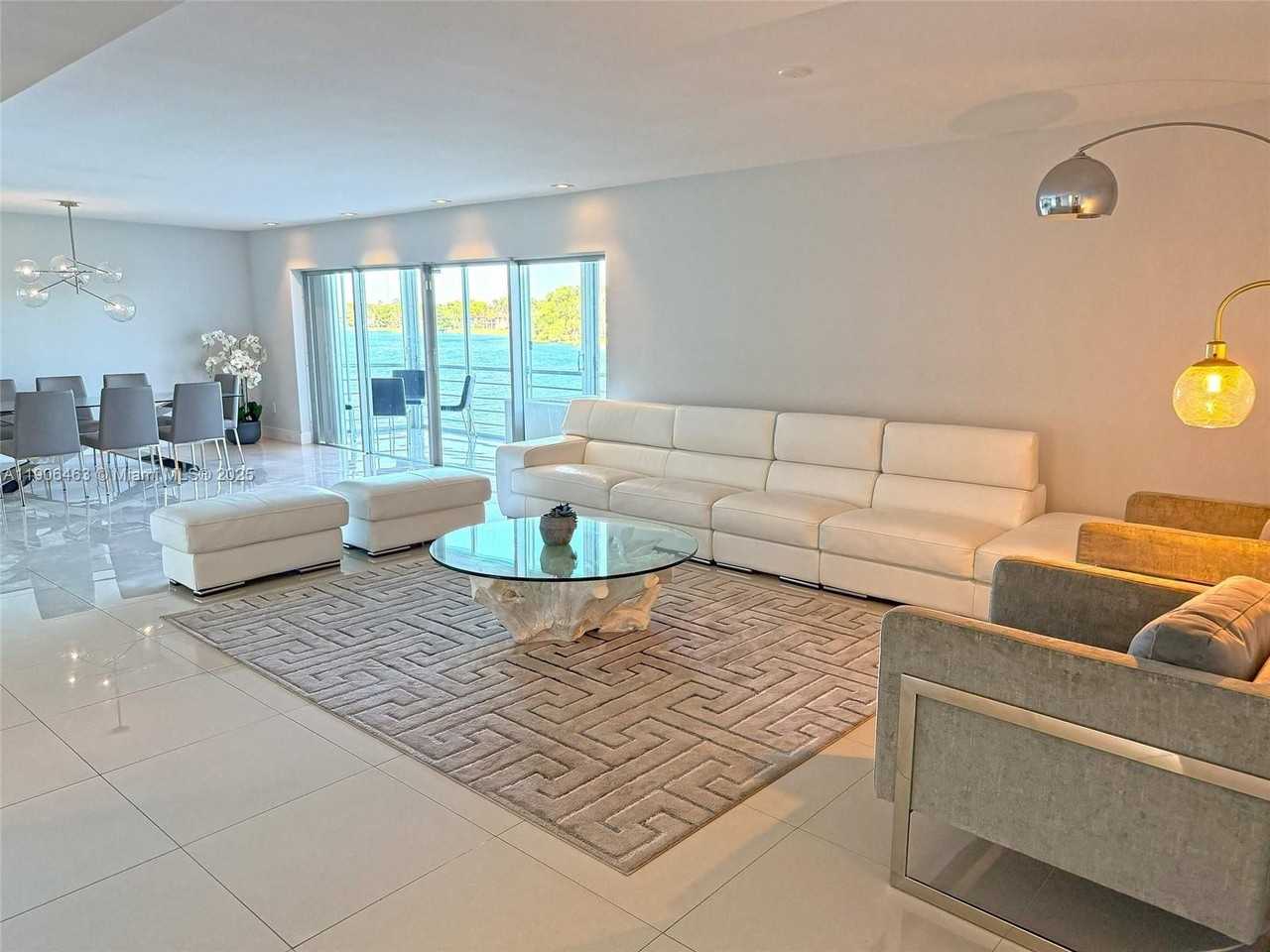 879 Ne 195th St #228