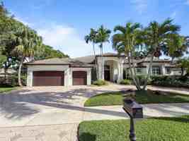 featured image of 2514 Poinciana Dr