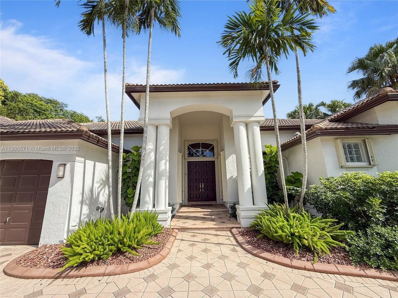 2514 Poinciana Dr - Photo 5 of 50