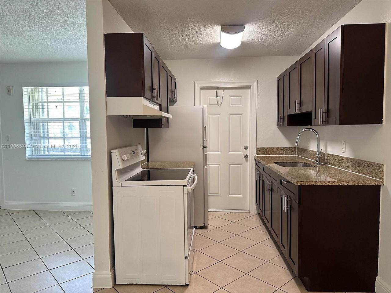 2900 Ne 17th Ave #211 - Photo 4 of 23