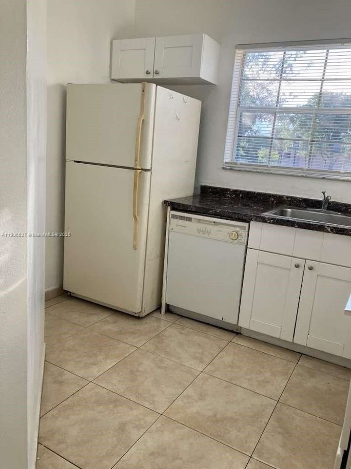 601 Cypress Lake Blvd #H14 - Photo 5 of 7