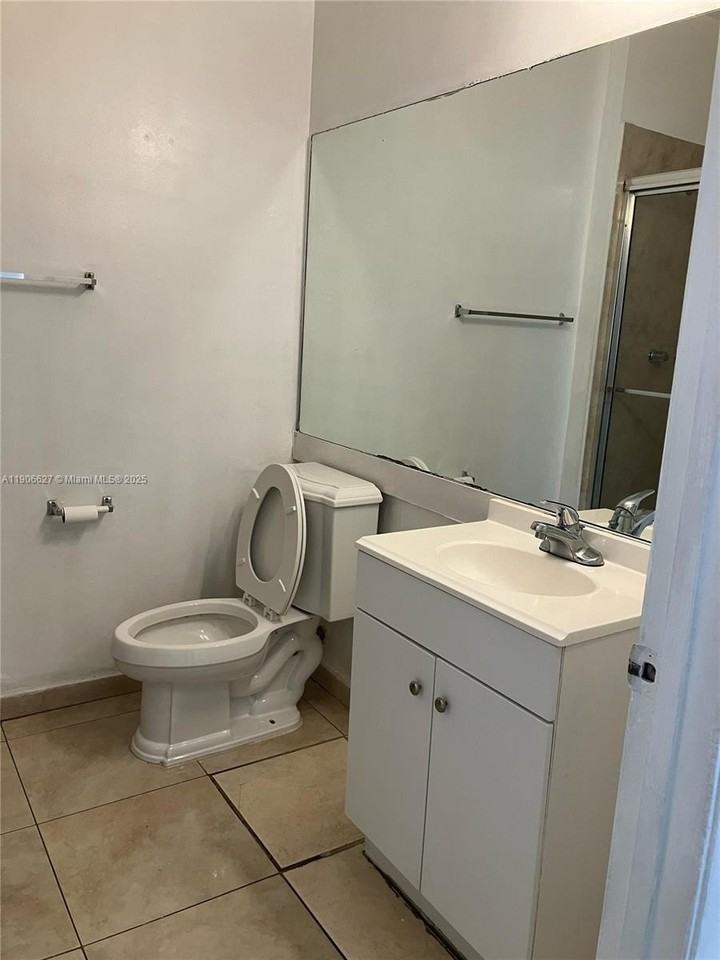 601 Cypress Lake Blvd #H14 - Photo 6 of 7