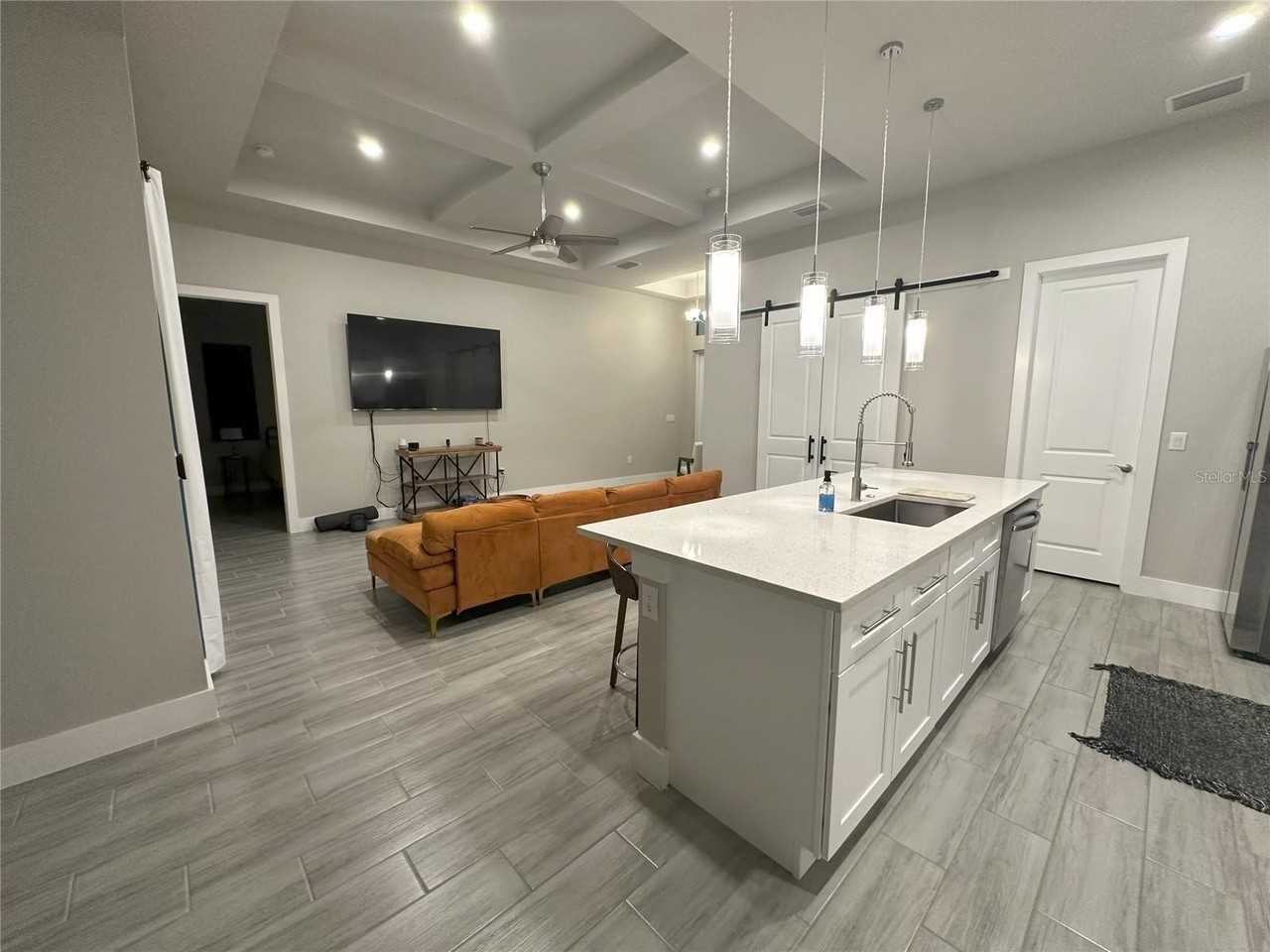 318 Radford Ave - Photo 3 of 19