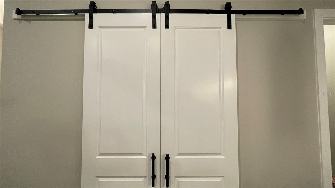 318 Radford Ave - Photo 4 of 19