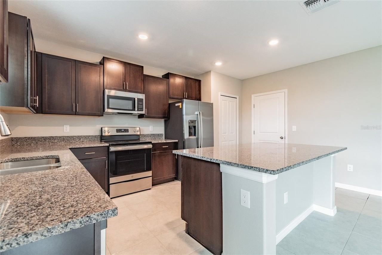 5420 Grays Harbor Court - Photo 5 of 30