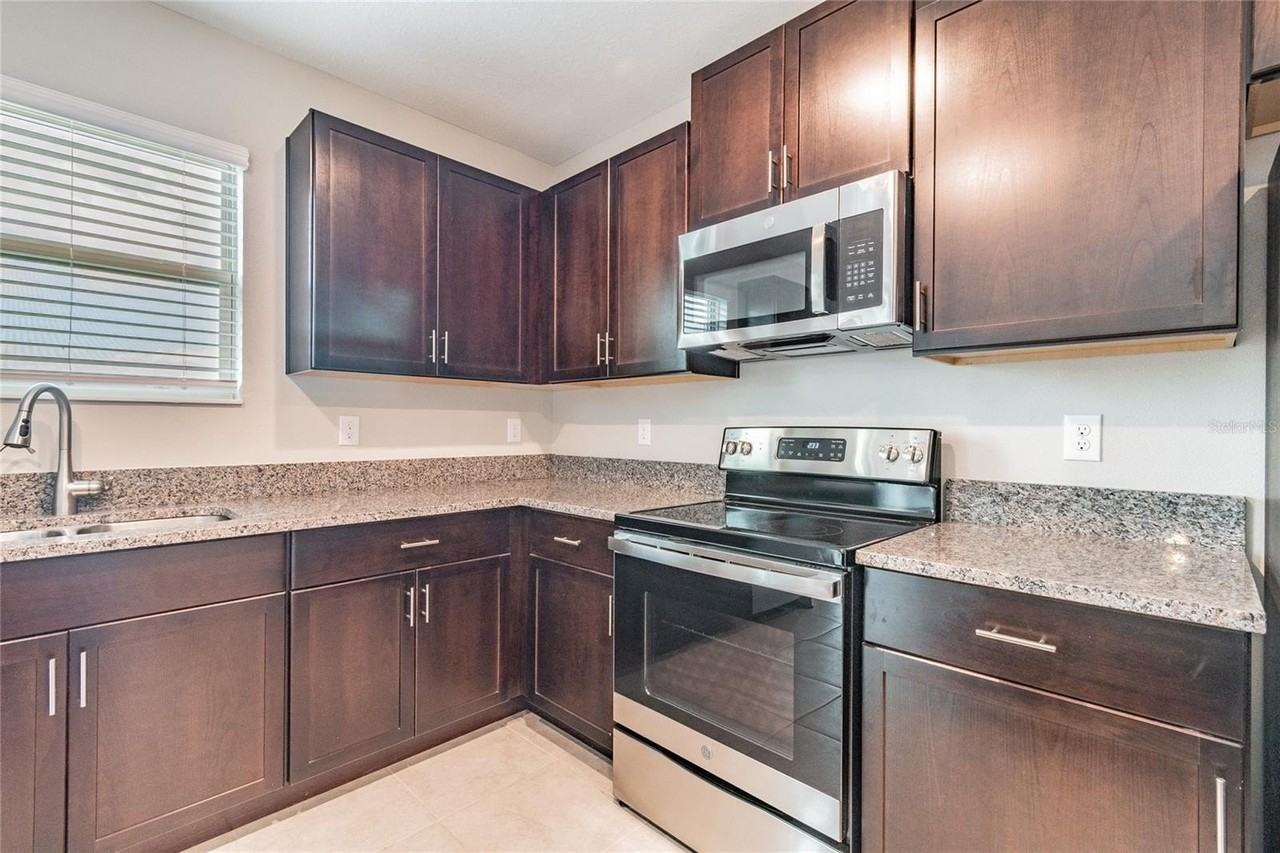 5420 Grays Harbor Court - Photo 6 of 30