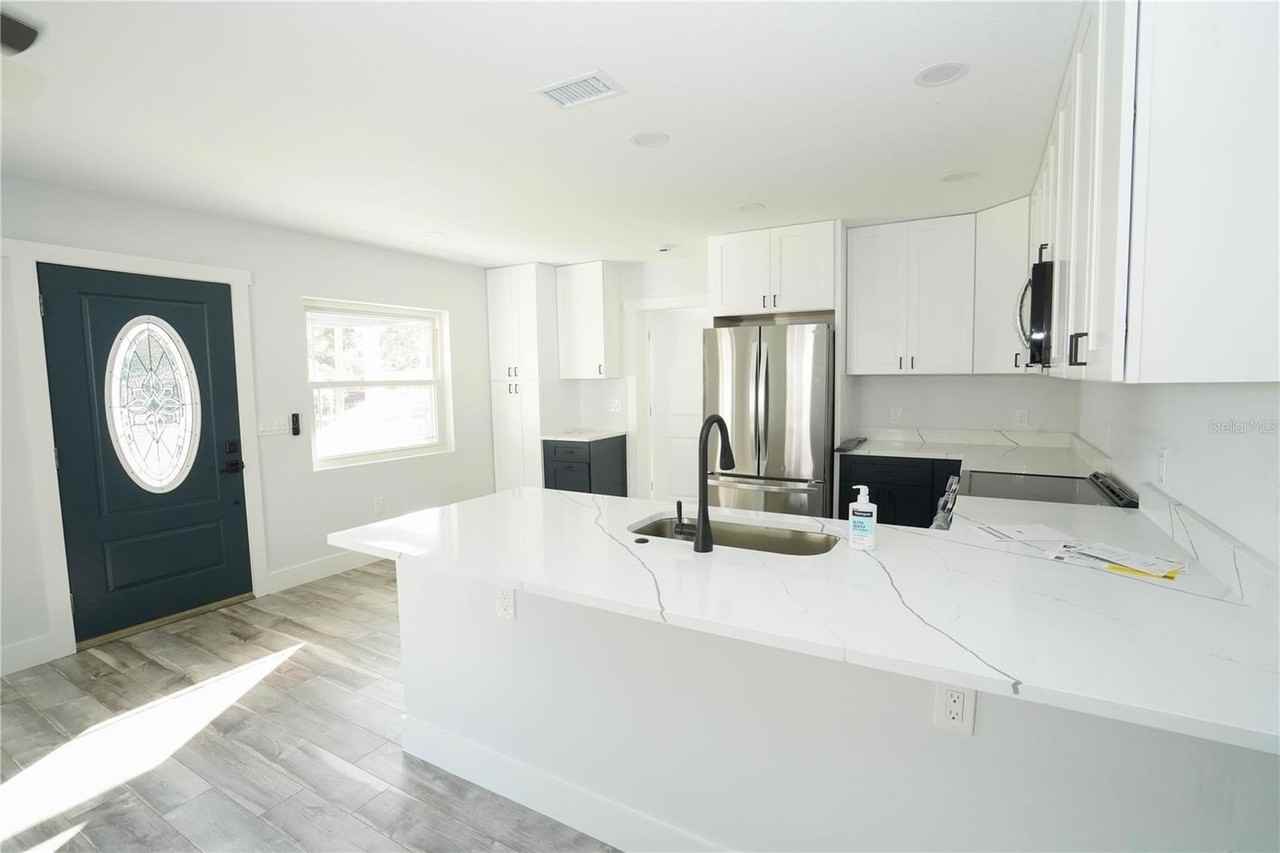 5817 Dartmouth Avenue North - Photo 5 of 33