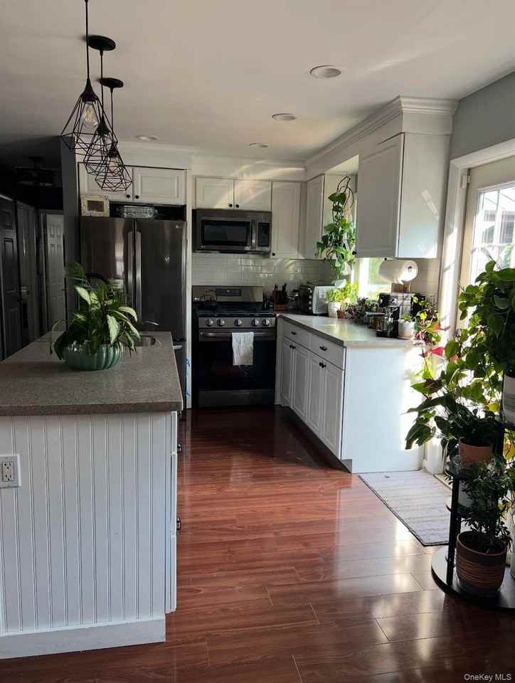 32 Lloyd Ave - Photo 3 of 5