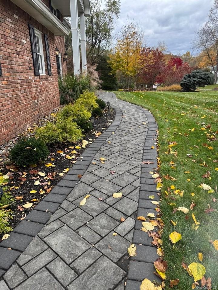 24 Beaumont Dr - Photo 2 of 18