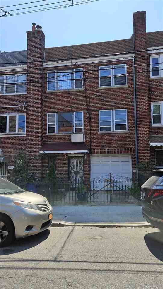 2531 42nd St - Photo 2 of 19