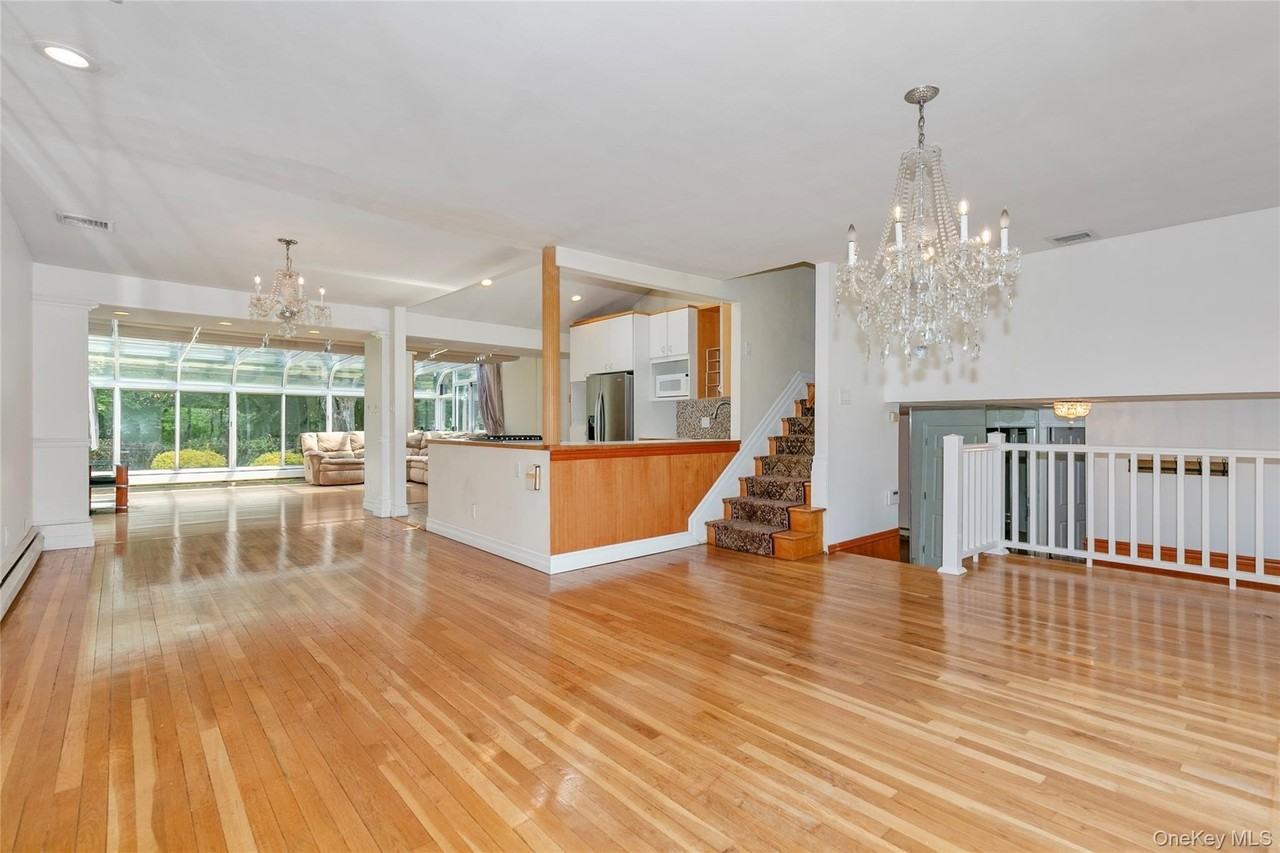 78 Debora Dr - Photo 5 of 8