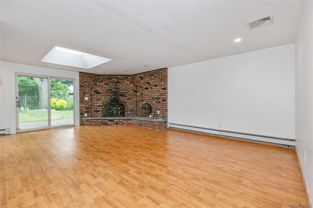 78 Debora Dr - Photo 7 of 8