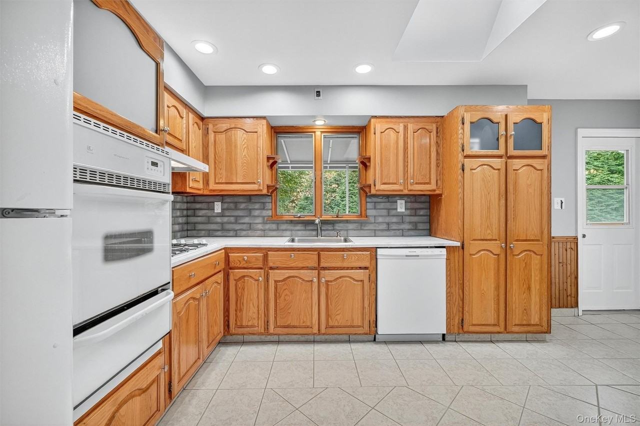 1 Wesel Rd - Photo 4 of 28