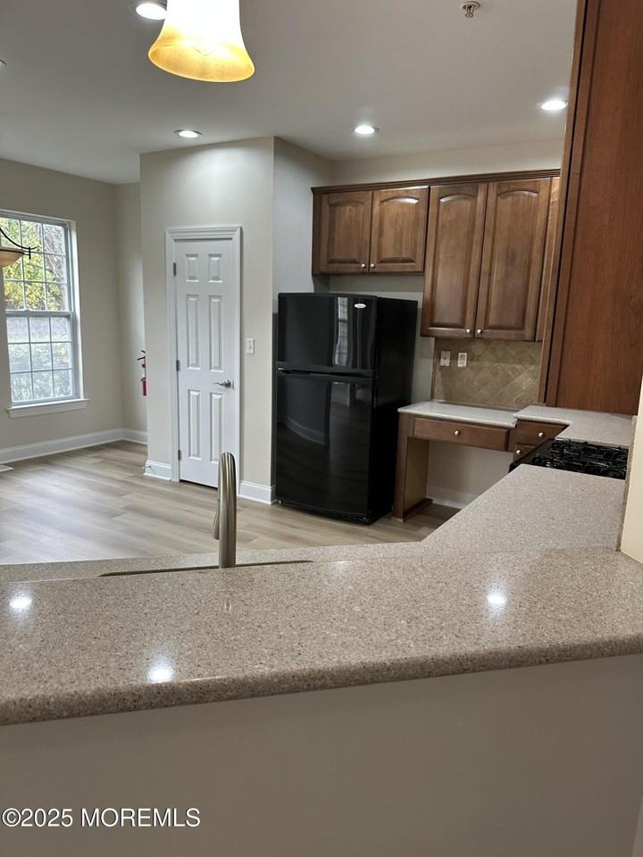 1006 Abby Rd - Photo 7 of 36