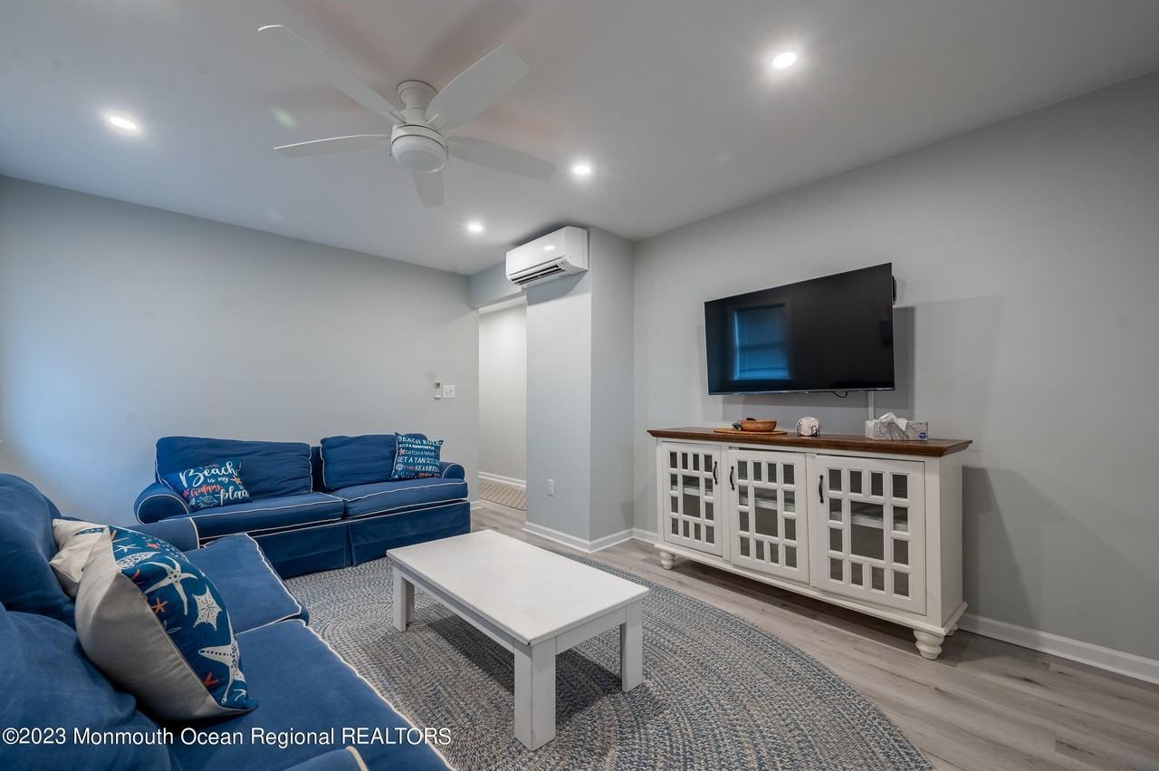 4 Washington Ave #4 - Photo 5 of 15