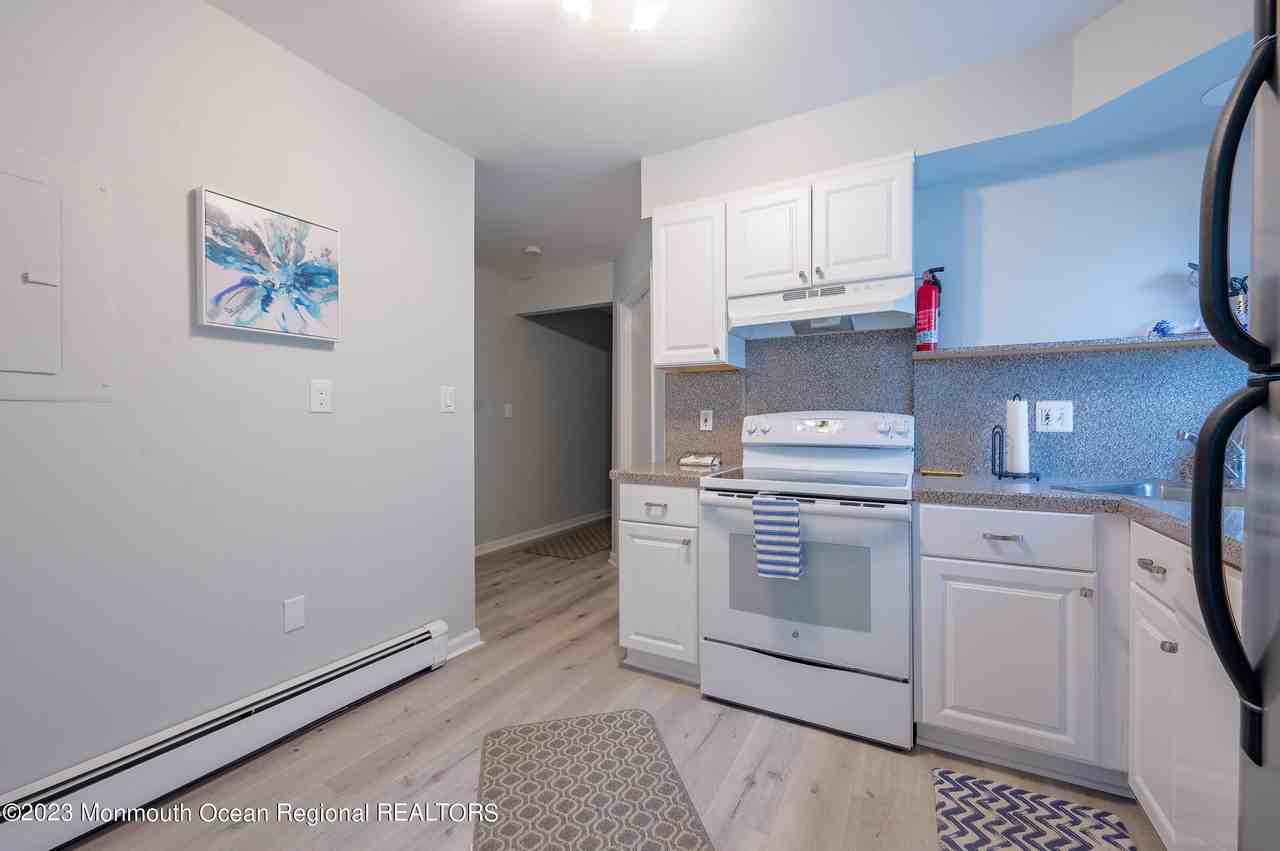 4 Washington Ave #4 - Photo 7 of 15