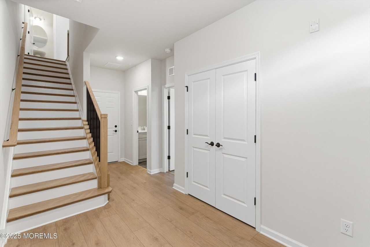 4 Barton Ave - Photo 5 of 41