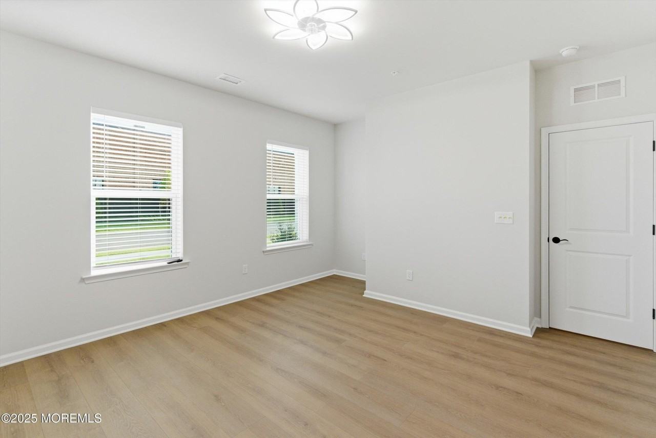 4 Barton Ave - Photo 7 of 41