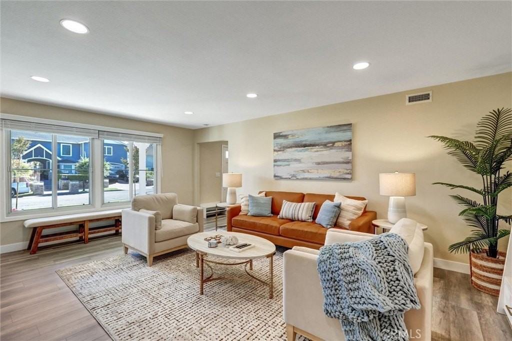 1591 Pegasus St - Photo 2 of 50