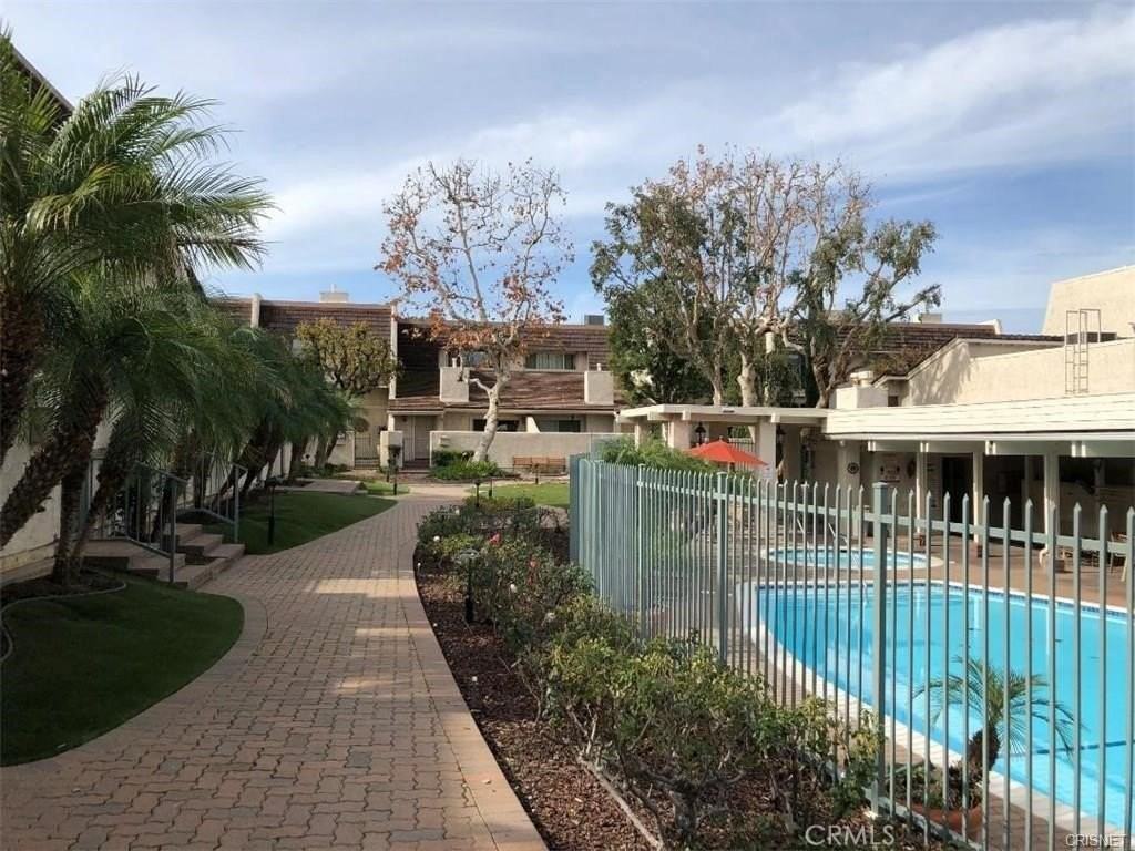 22219 Erwin St - Photo 3 of 25