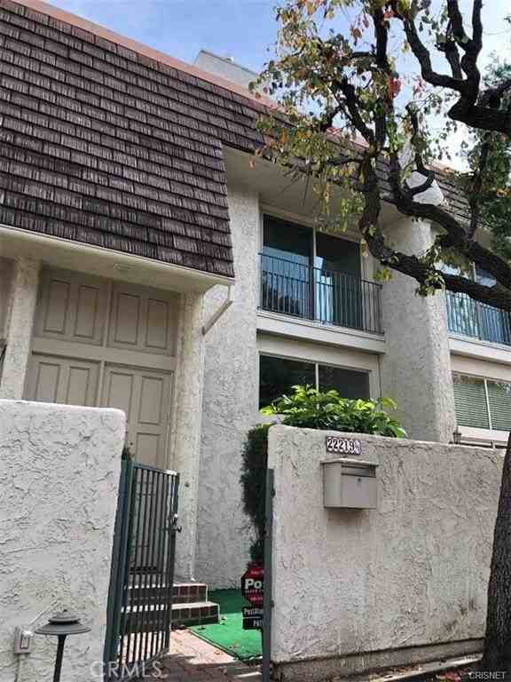 22219 Erwin St - Photo 6 of 25