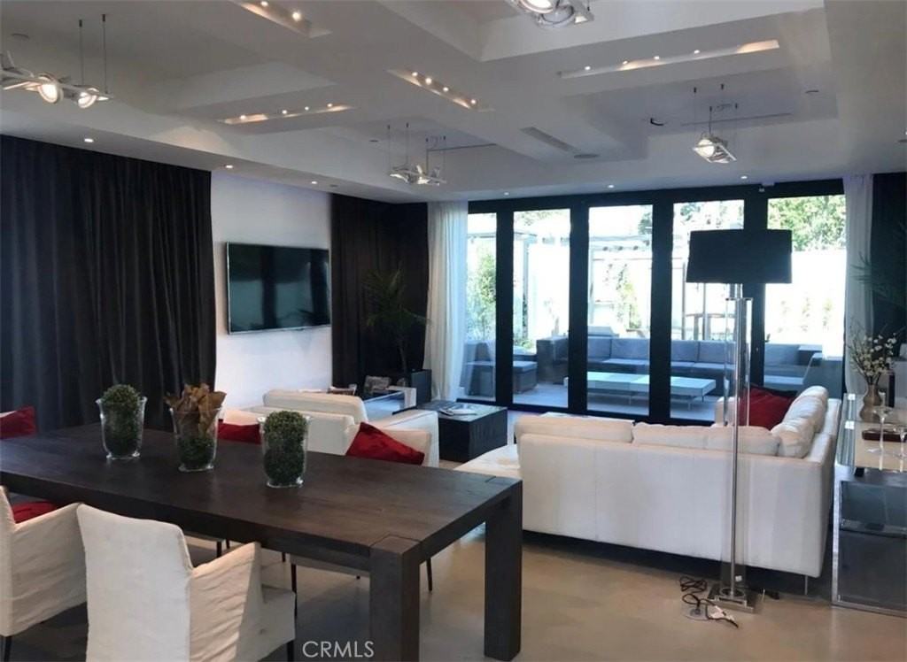 2538 Tilden Avenue - Photo 3 of 24