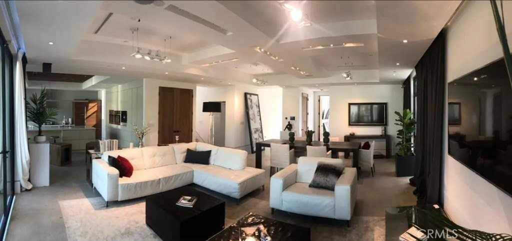 2538 Tilden Avenue - Photo 5 of 24