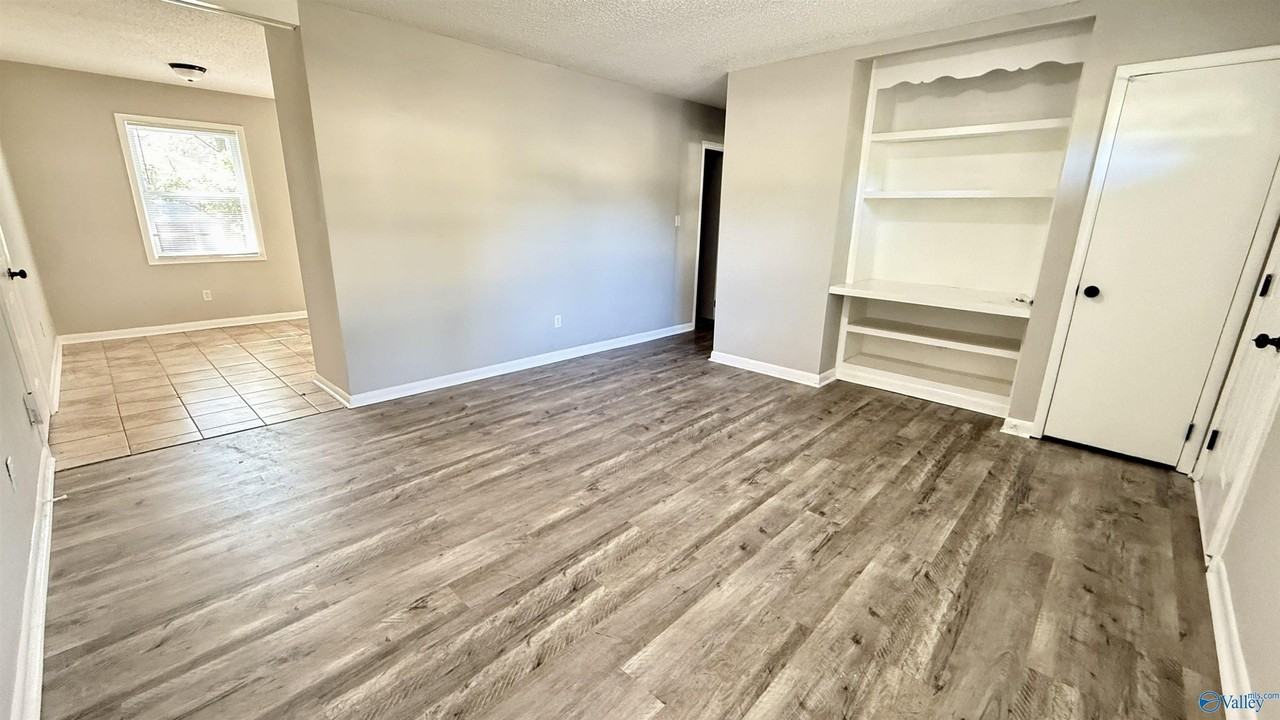 2432 Yorkshire Dr Sw - Photo 3 of 20