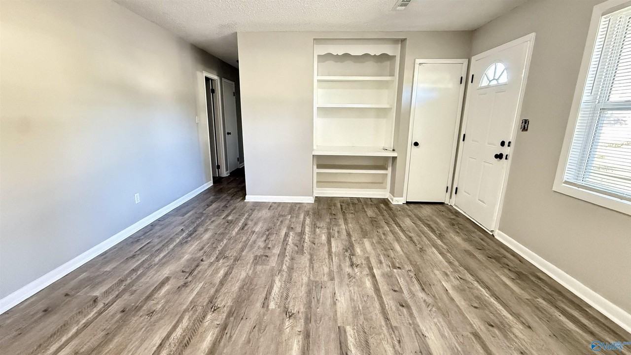 2432 Yorkshire Dr Sw - Photo 4 of 20