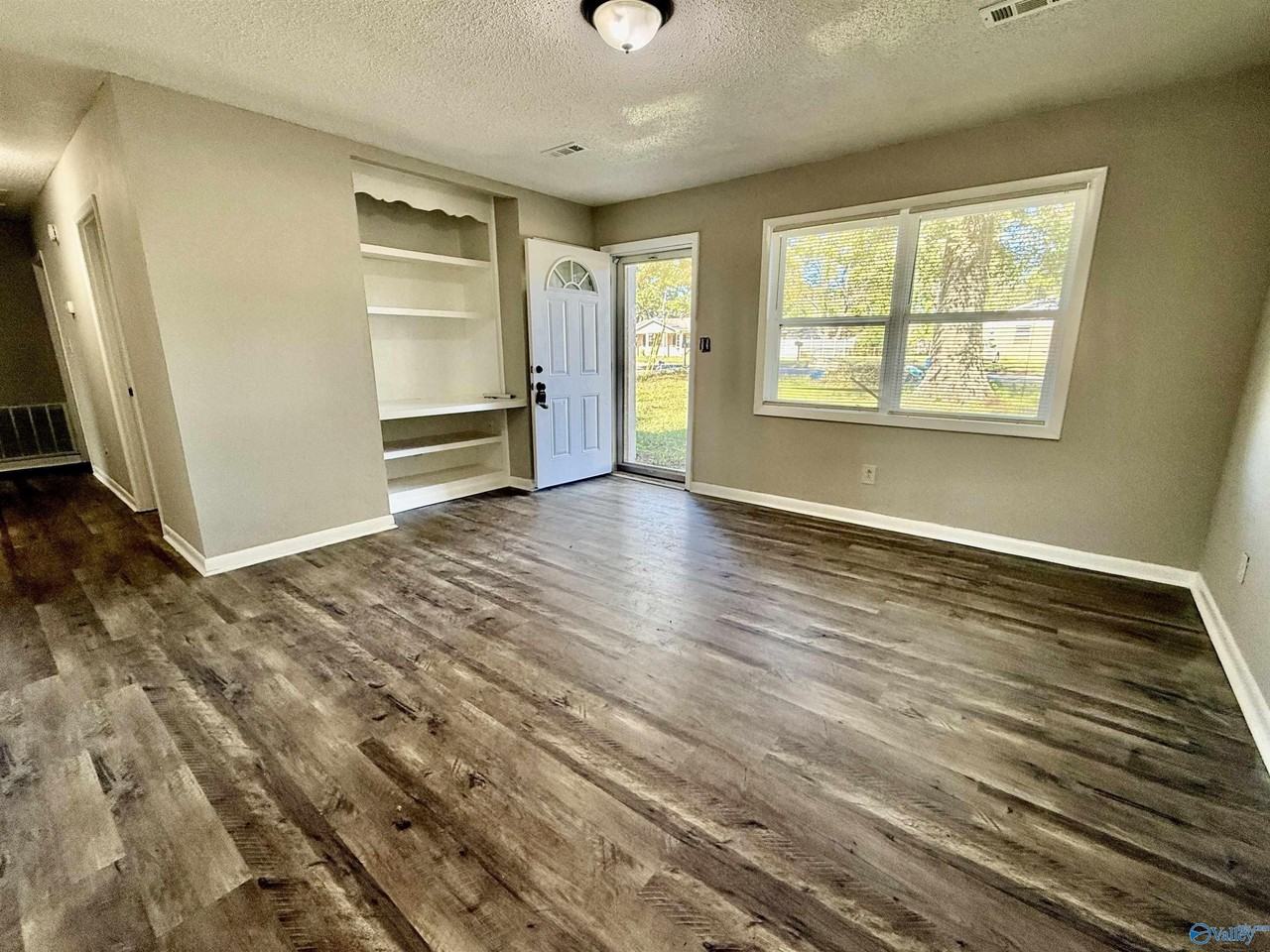 2432 Yorkshire Dr Sw - Photo 5 of 20