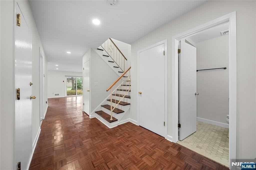 68 Linwood Ave - Photo 2 of 29