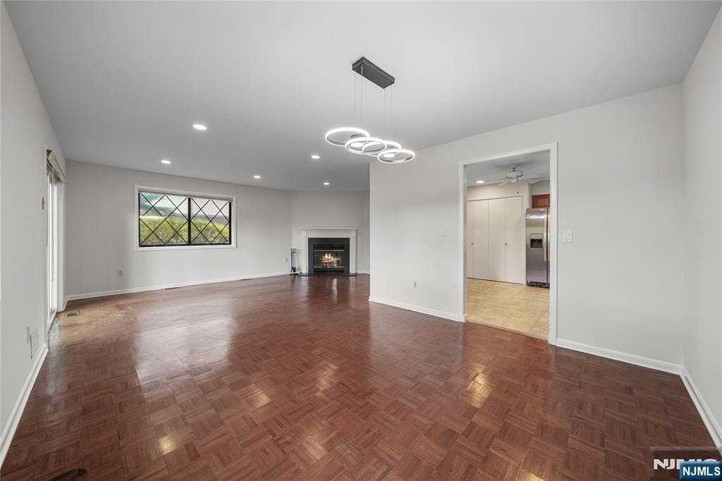 68 Linwood Ave - Photo 4 of 29